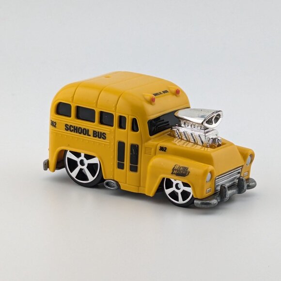 2 Muscle Machines Garage collectible Maisto diecast toy car - Picture 2 of 5